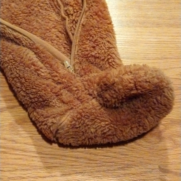 Carter's Fuzzy Bear Suit 9m - Picture 6 of 7